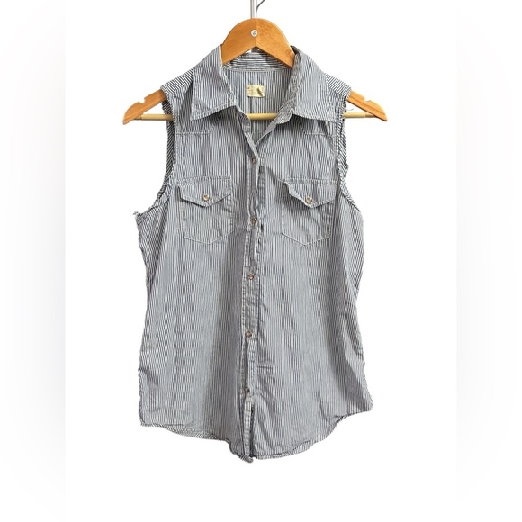 Nili Lotan Striped Sleeveless Button-Up Shirt - Picture 1 of 3